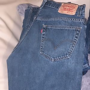 Men’s Levi’s dark blue jeans